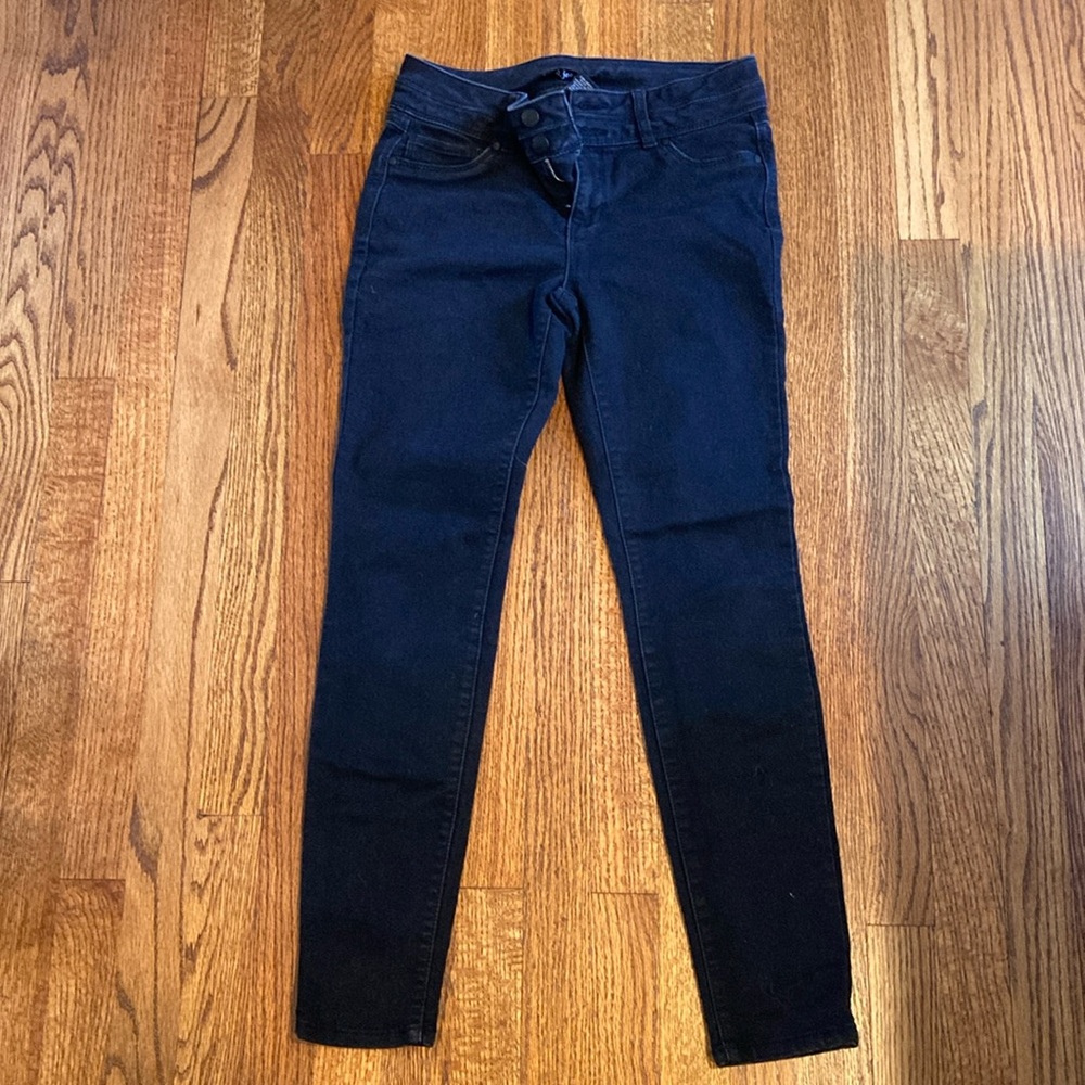 D. Jeans size 4 black skinny jeans. EUC